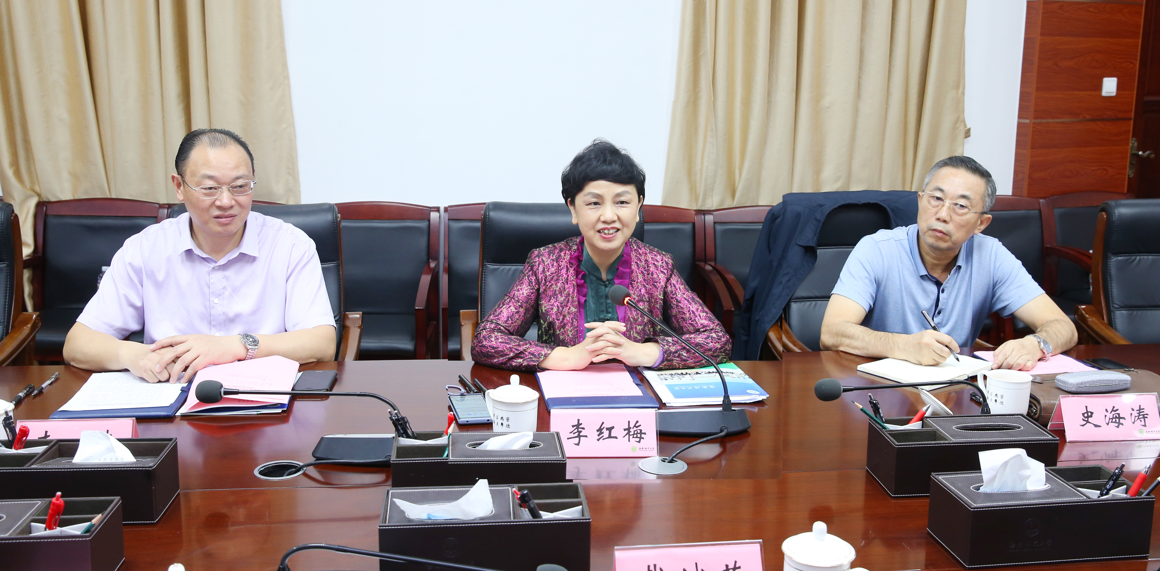 盐城师范学院党委书记戴斌荣一行来我校调研