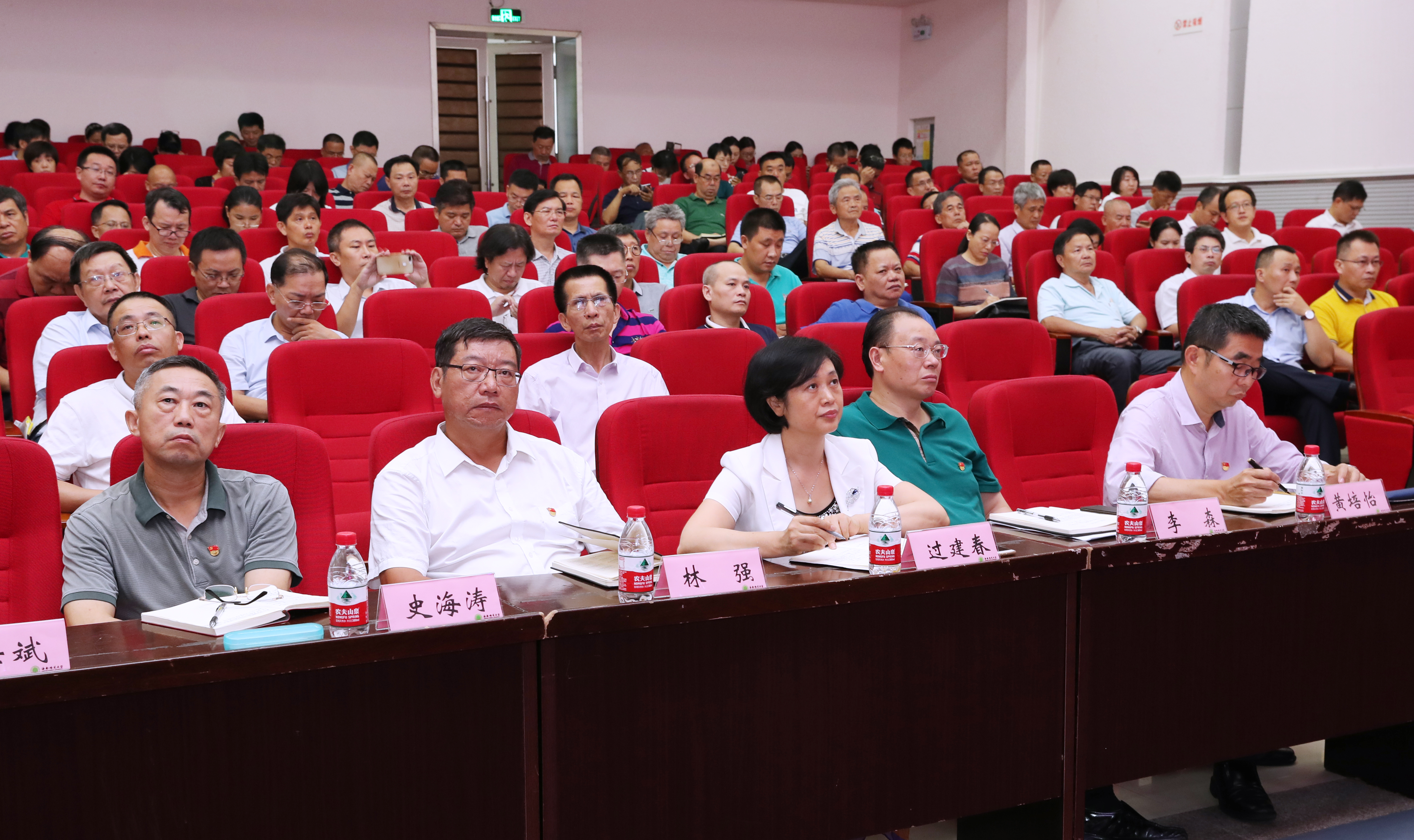 庆“七一”，李红梅为全校中层干部讲党课：从百年征程看党的初心和使命