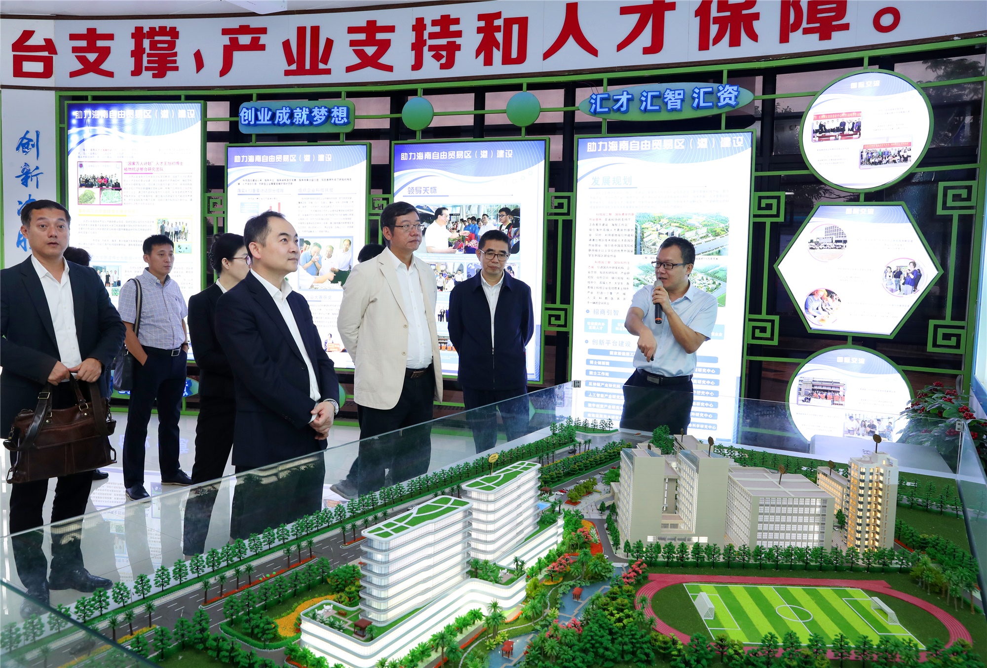 中国文物协会、台湾优势产业对外合作委员会参访团一行考察我校桂林洋校区