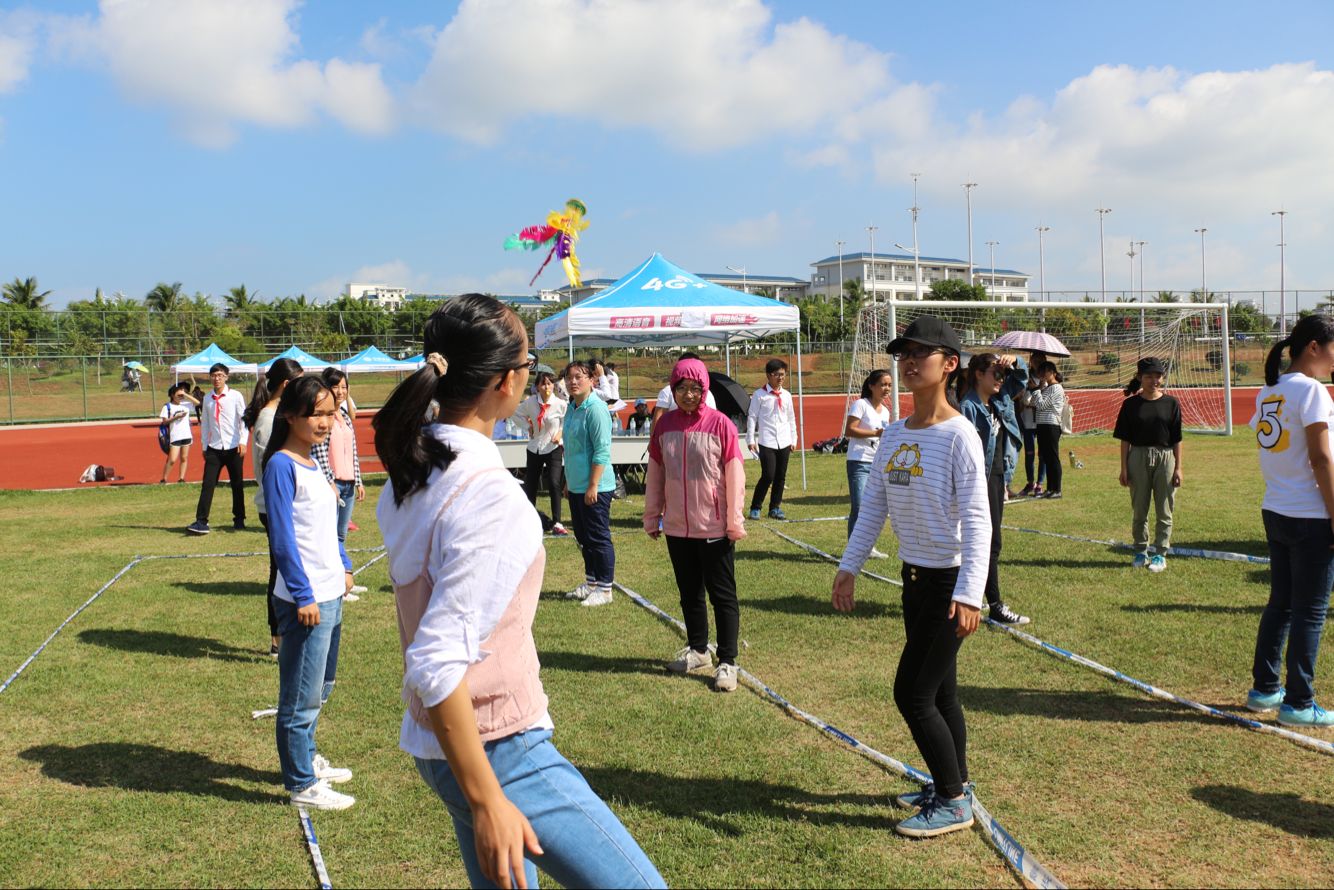 重拾童年趣味,燃烧青春激情――记外国语学院趣味运动会