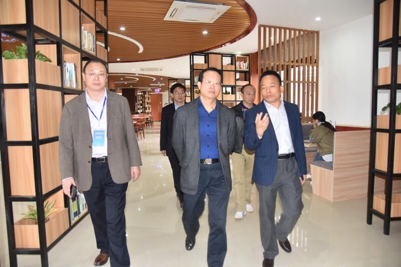 省委教育工委专职副书记麦浪来我校科技园调研