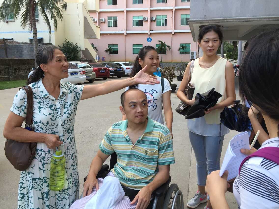 与你同行中 志愿进行时——记外国语学院开展“与你同行”志愿活动
