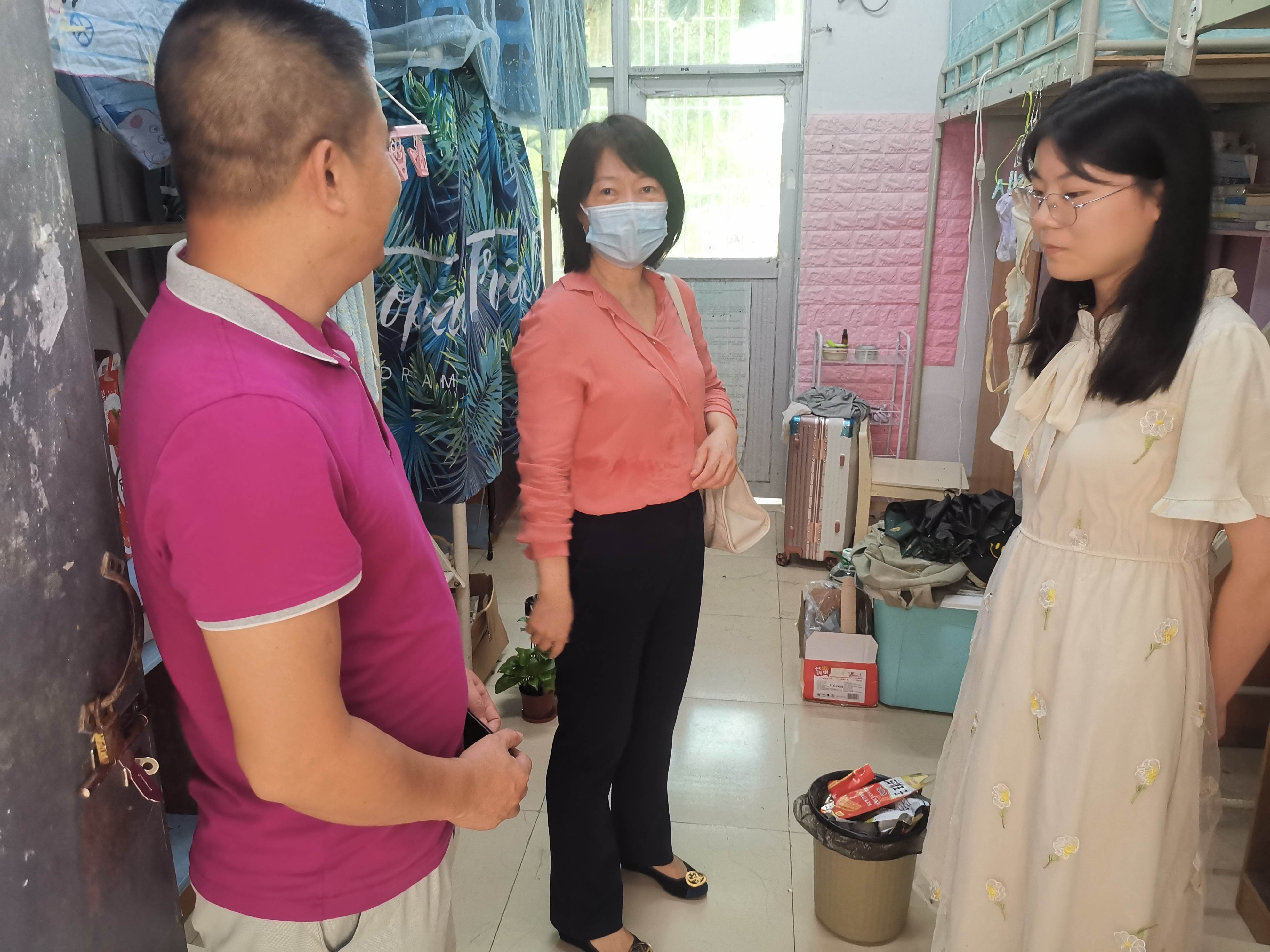 校领导到桂林洋校区学生宿舍调研