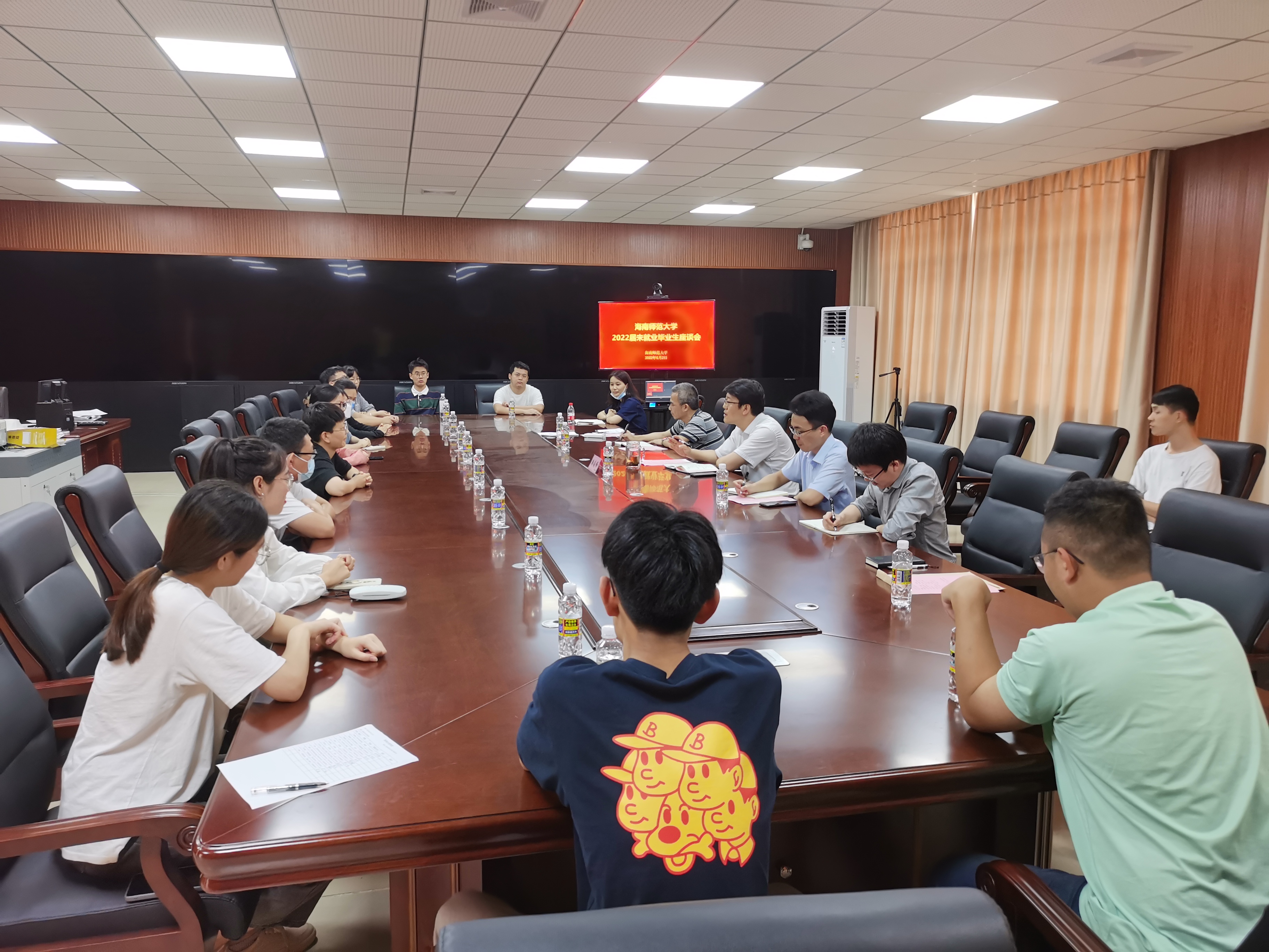 校领导参加2022届未就业毕业生座谈会