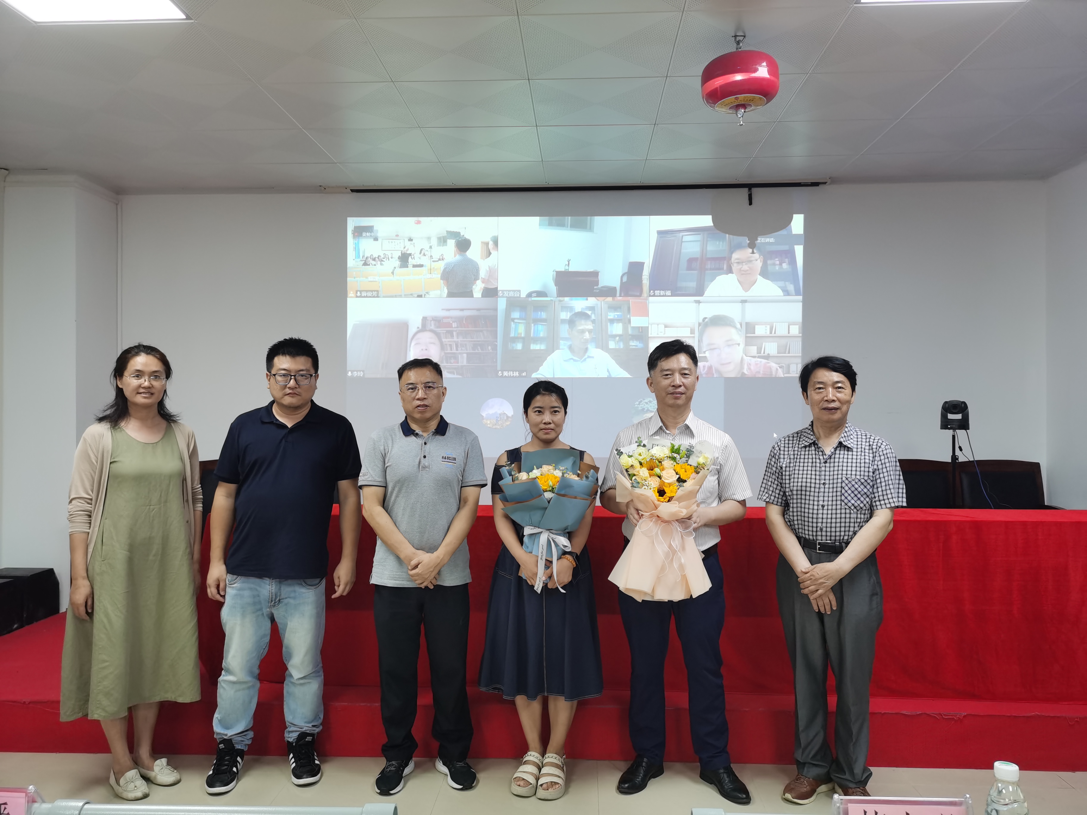 我校培养的首位博士后出站