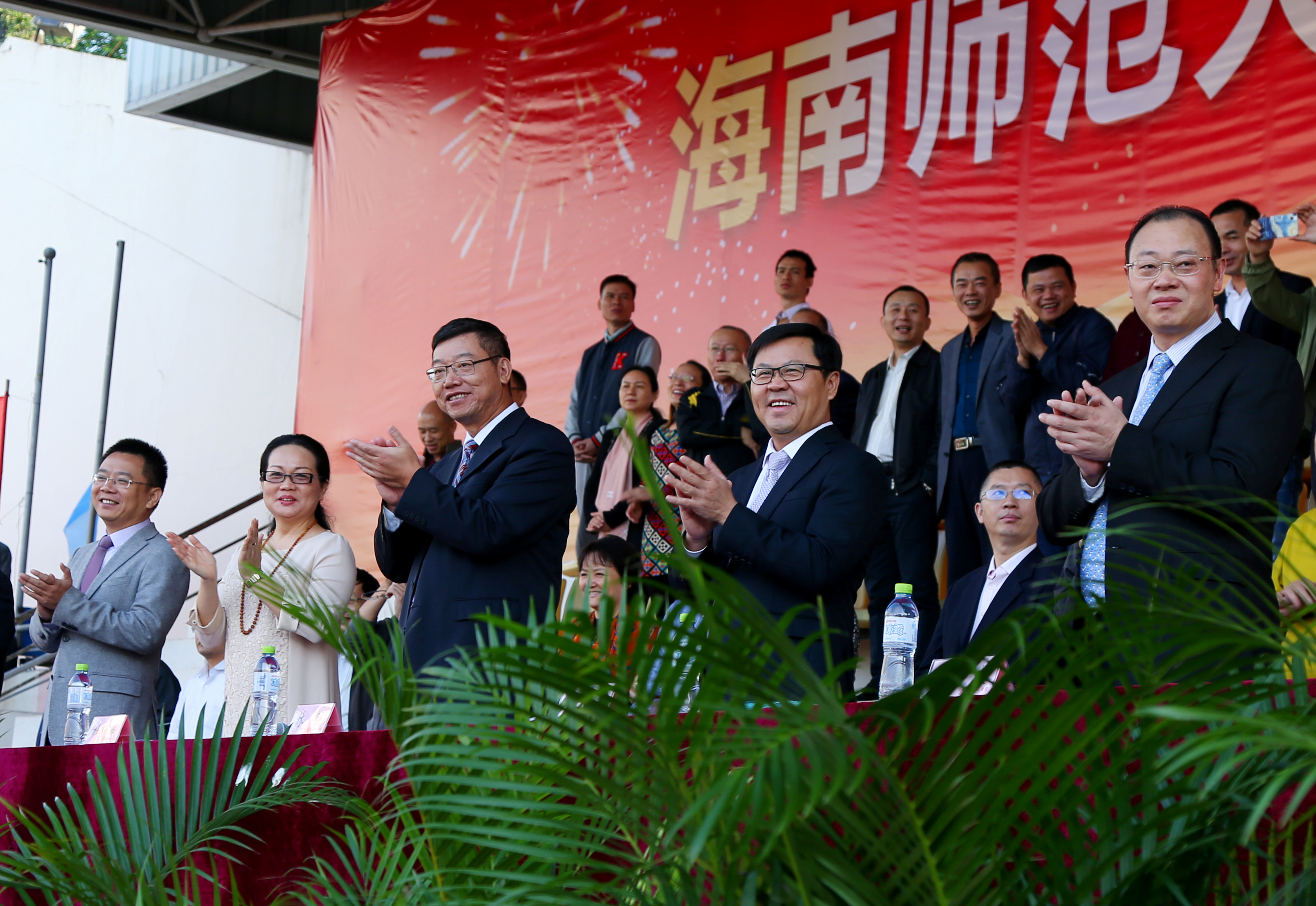 我校举行第三十三届田径运动会