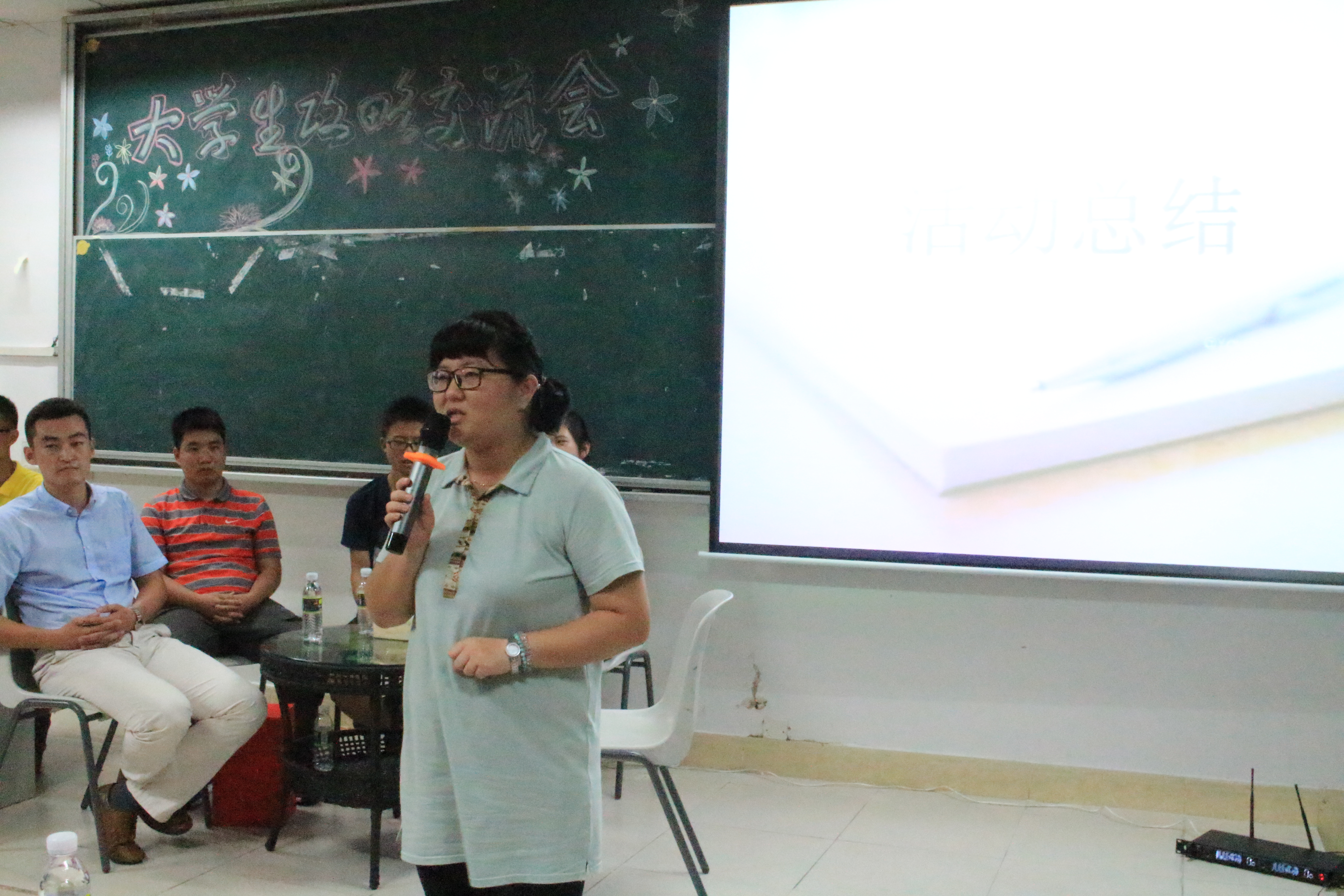 传经授道，携手并进――记物理与电子工程学院举办大学生攻略交流会