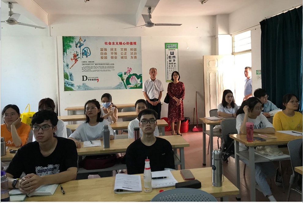 校党委副书记刁晓平检查新学期开学情况