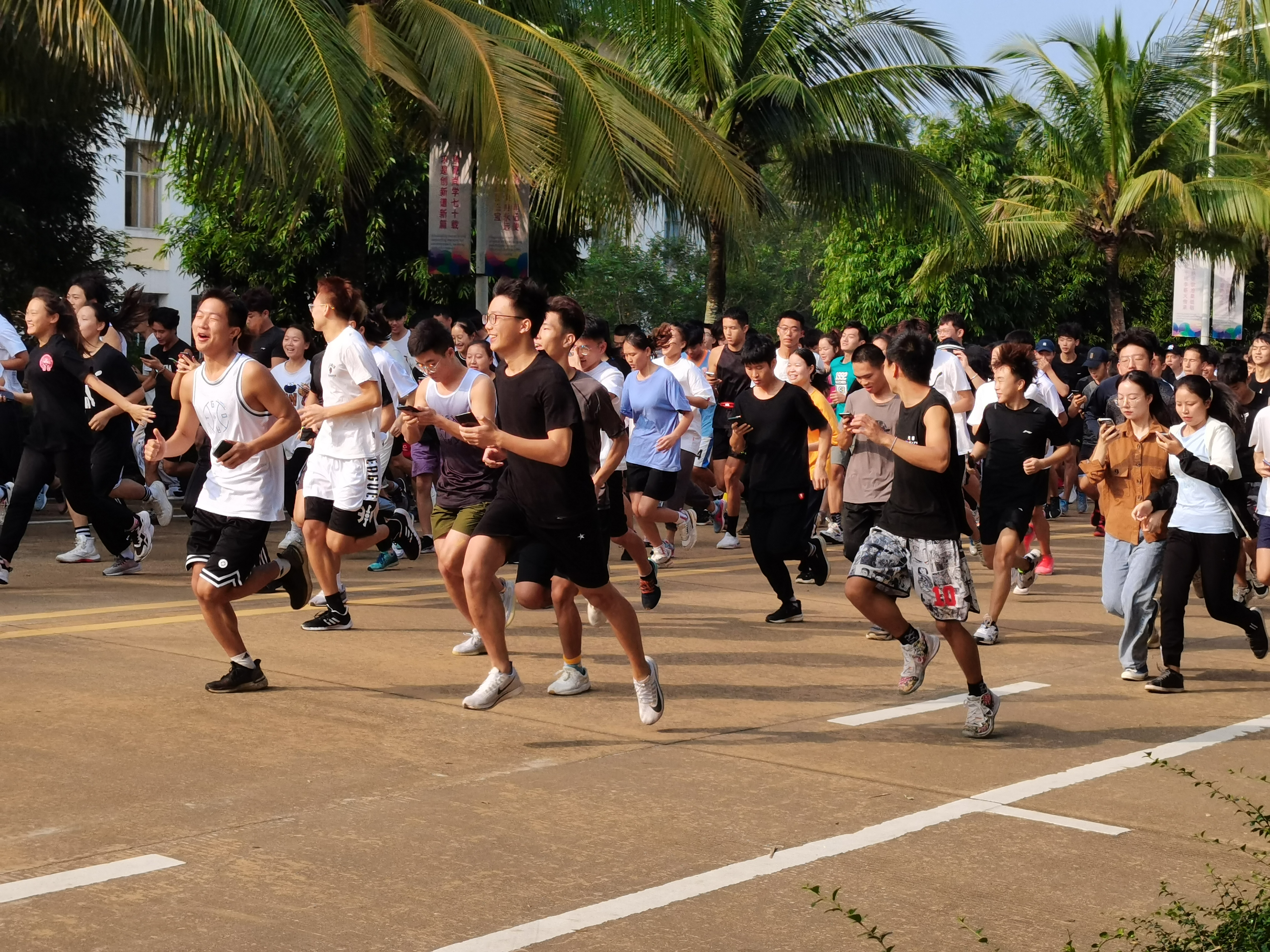 【第37届校运会】我校举行校园健康跑活动