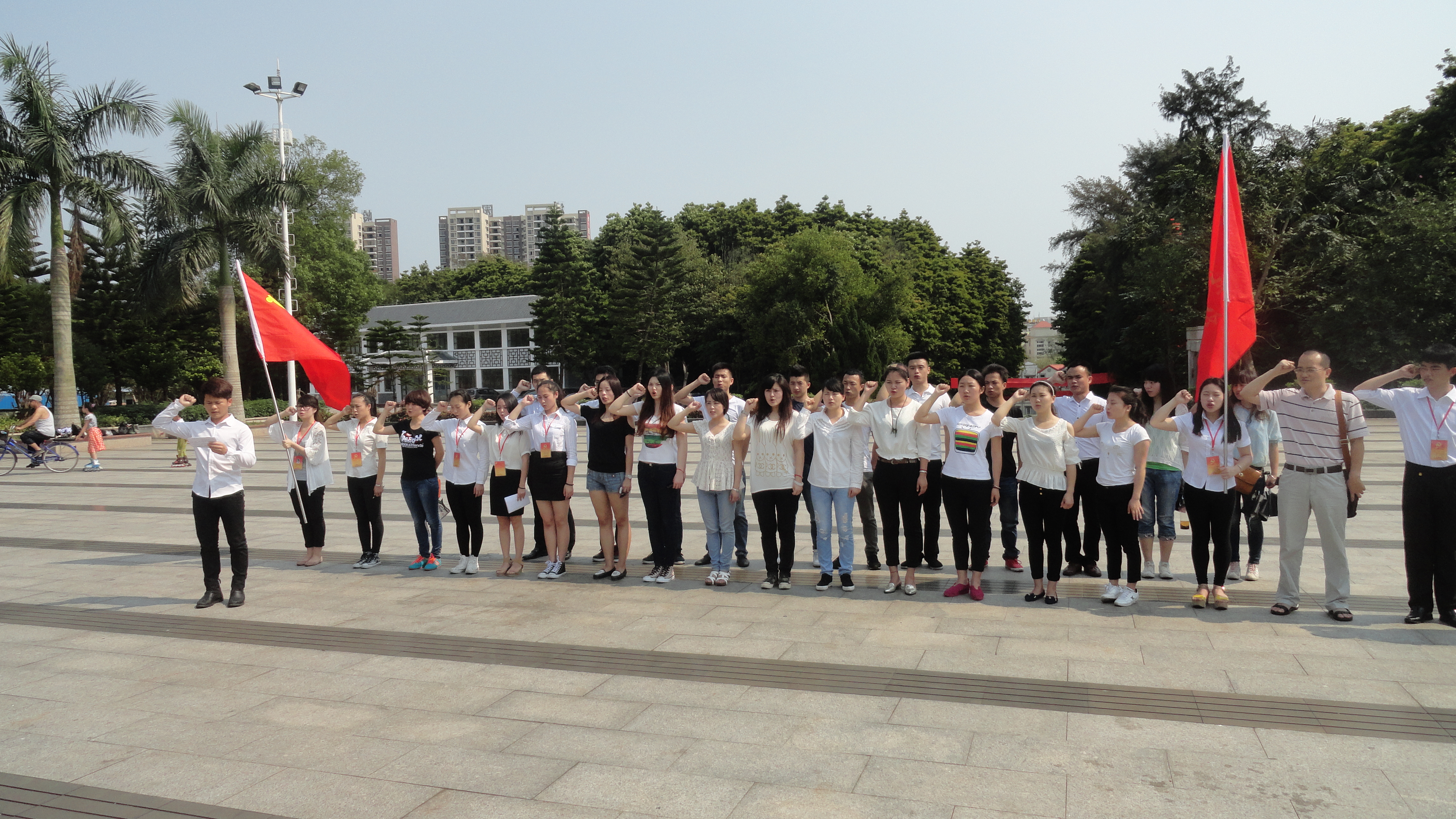 缅怀革命先烈，弘扬爱国精神——记音乐学院赴金牛岭烈士陵园开展扫墓活动