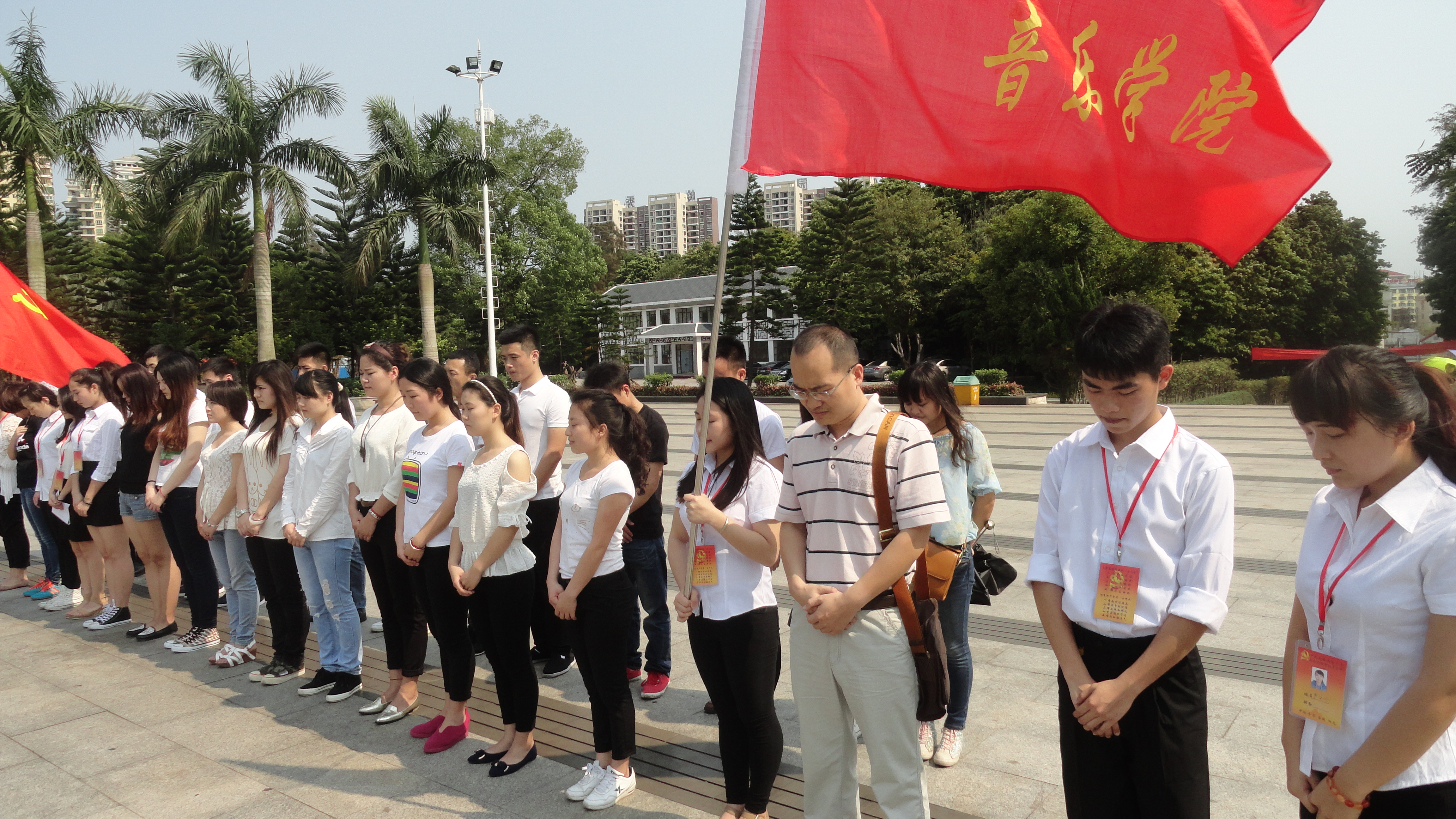 缅怀革命先烈，弘扬爱国精神——记音乐学院赴金牛岭烈士陵园开展扫墓活动