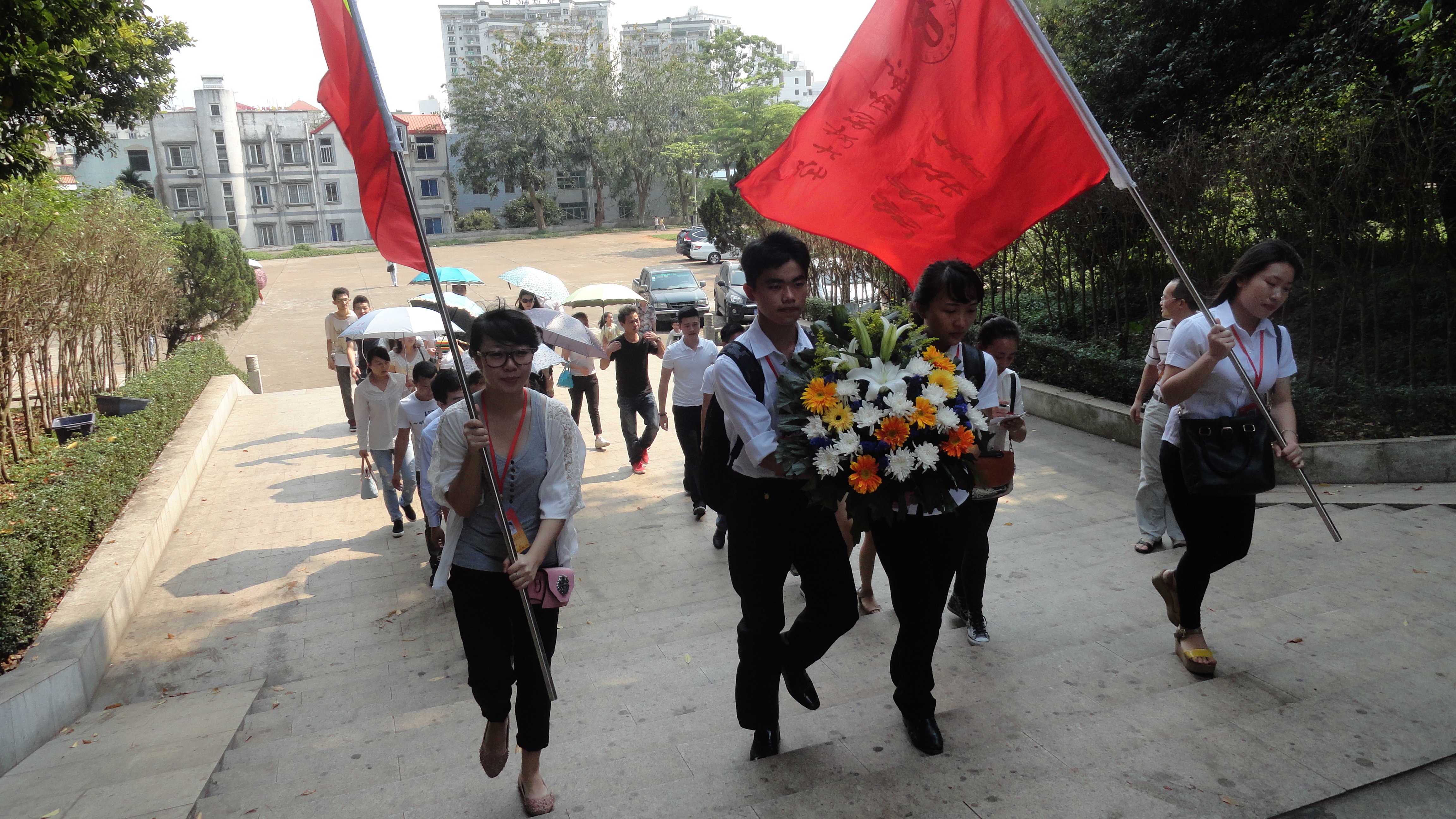 缅怀革命先烈，弘扬爱国精神——记音乐学院赴金牛岭烈士陵园开展扫墓活动