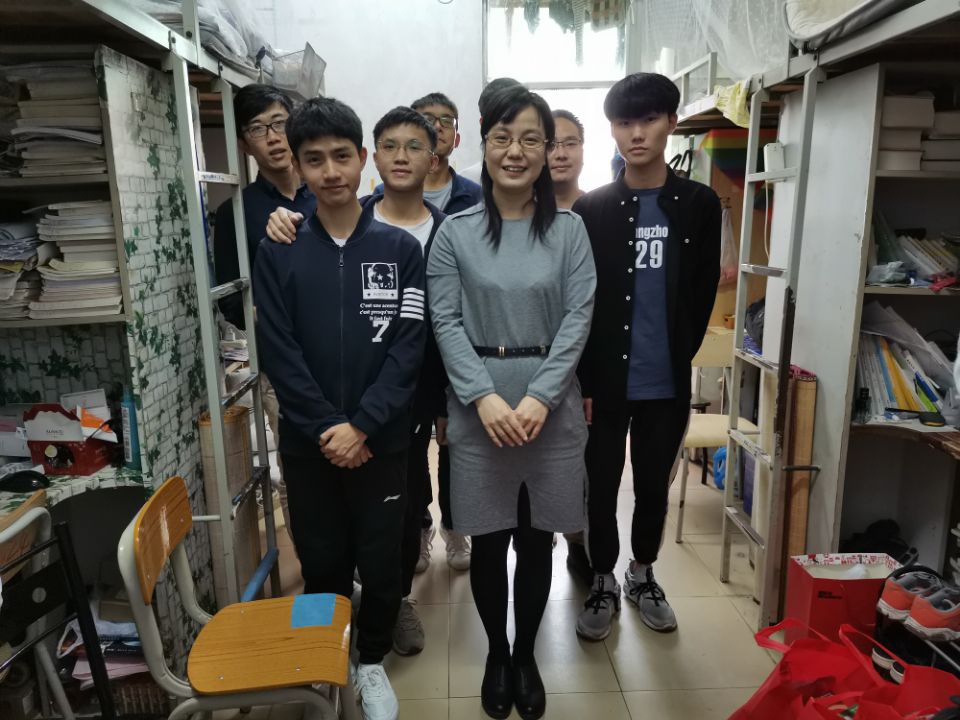 团省委一行来我校看望慰问寒假留校学生