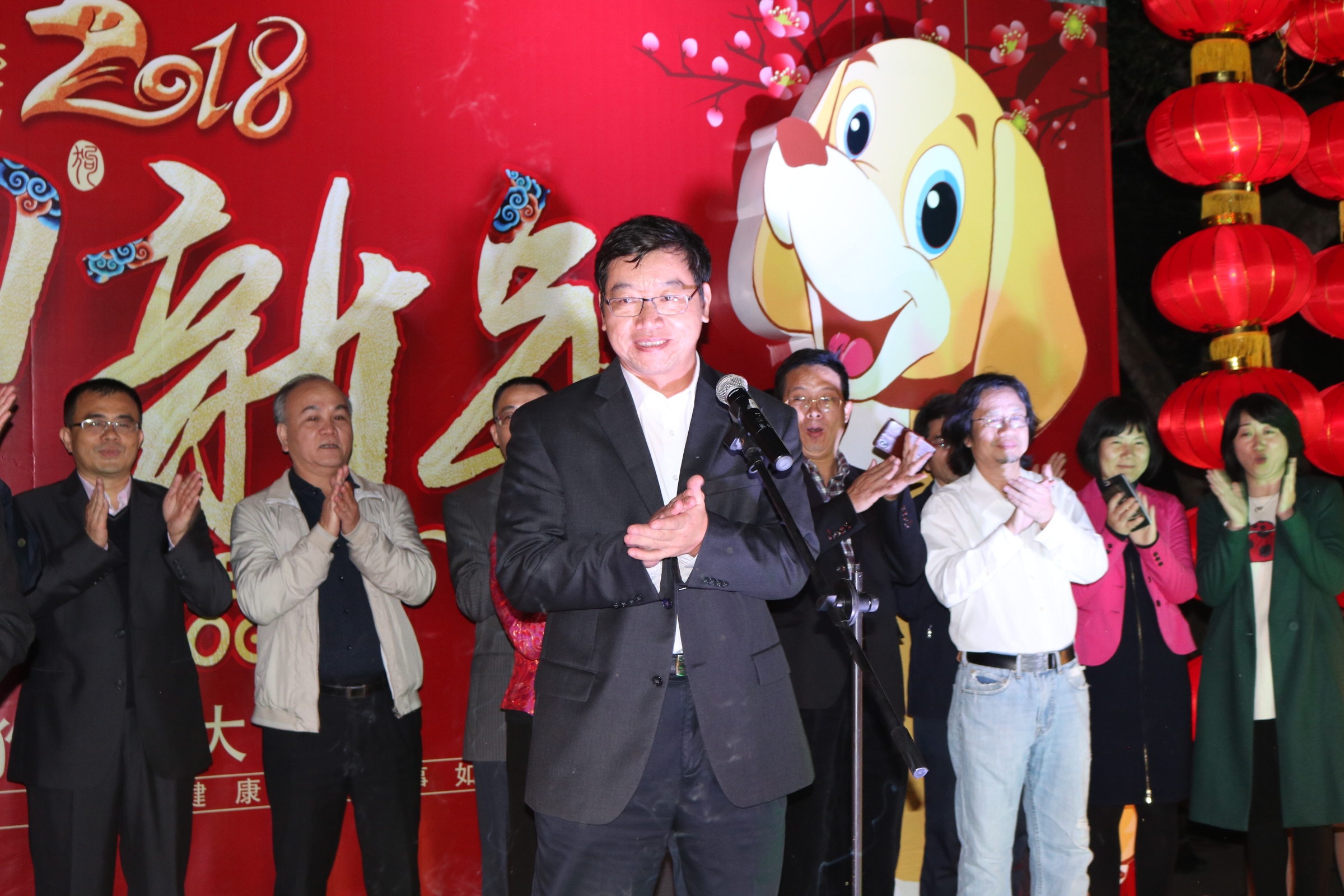 全校师生欢乐共游园