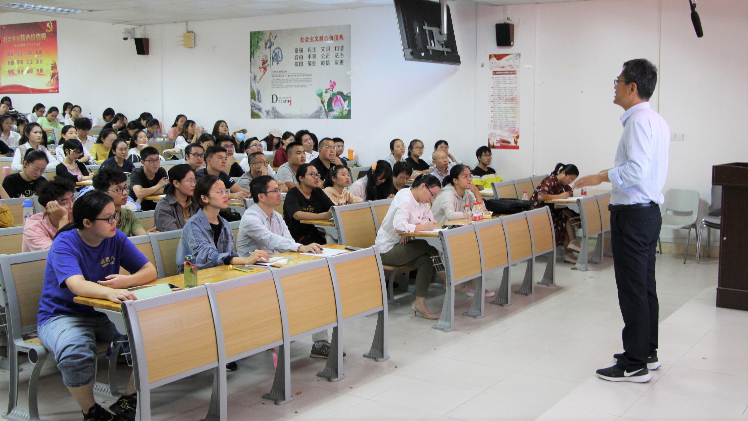 福州大学心理与认知科学研究所所长王益文教授来我校讲学