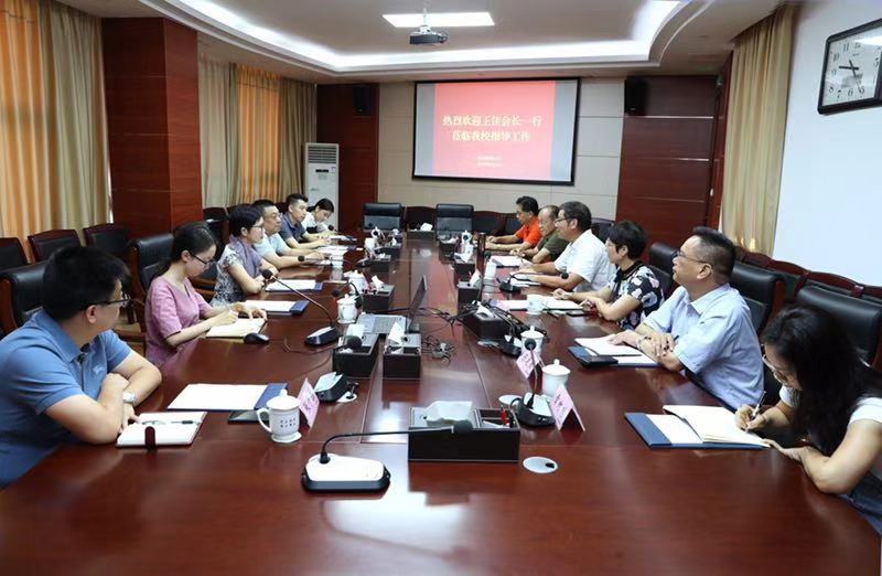 海南省投资商会、中国留学人才发展基金会汉学研究院一行到我校访问交流