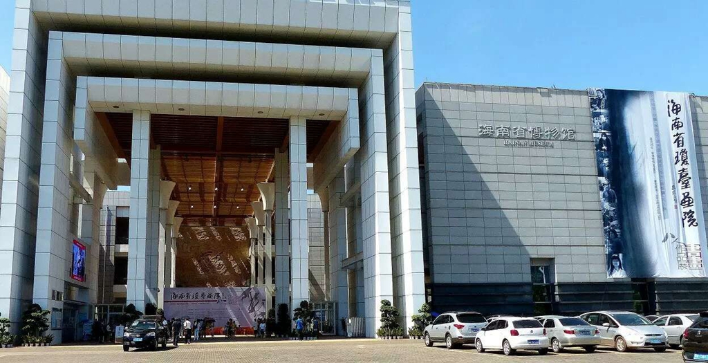 丹青能藏山水意，翰墨可孕古今情――记初教学院李宇副教授参加海南省琼台画院八人书画联展