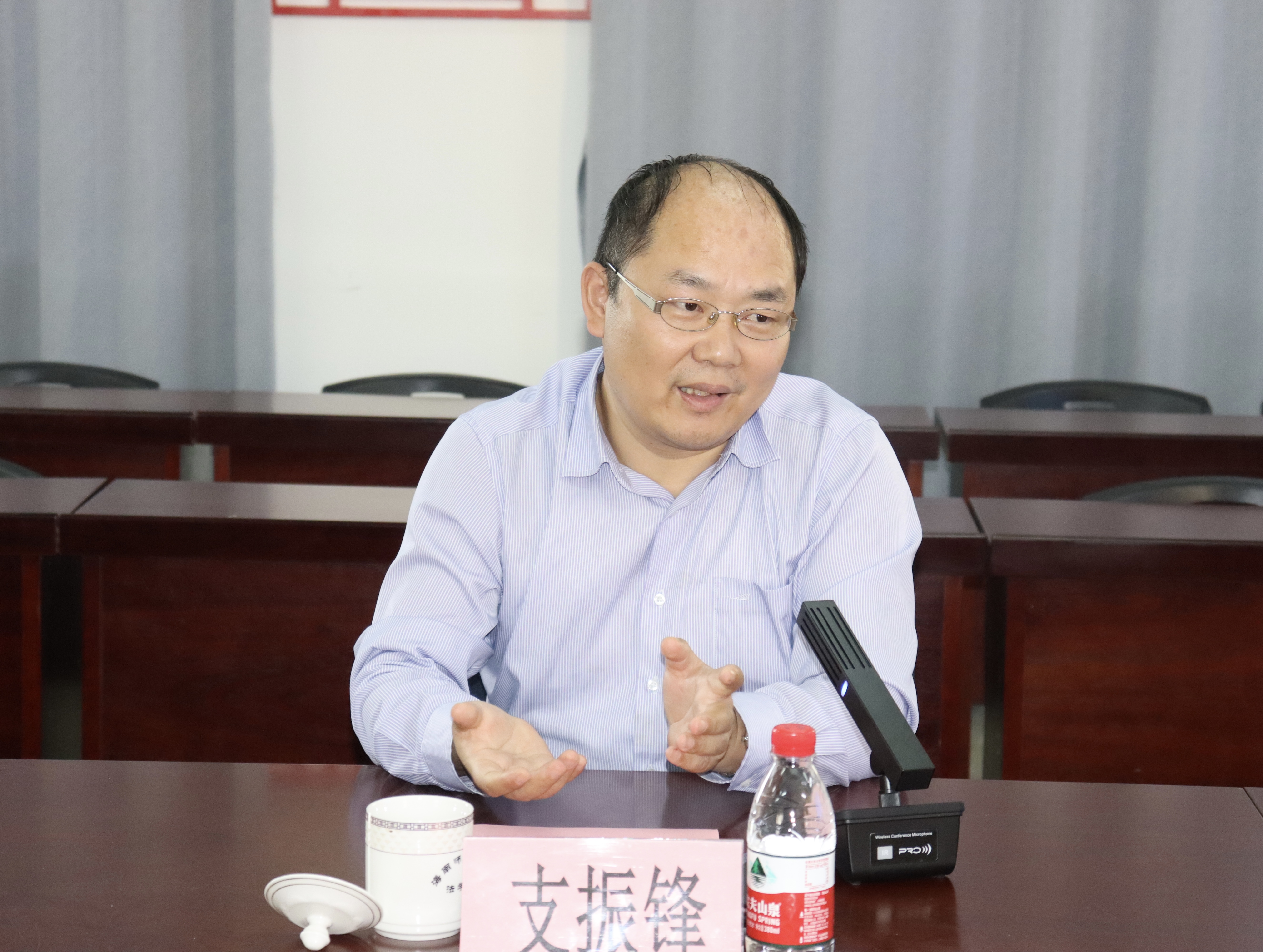 中国社会科学院支振锋研究员到法学院开展学术交流