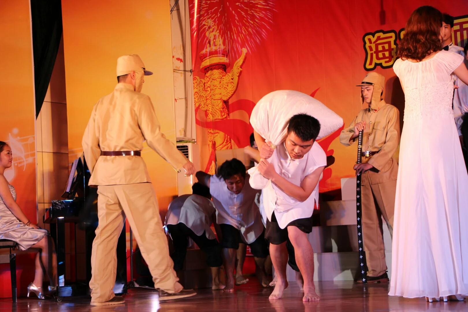 征战五四合唱比赛，歌唱伟大祖国记法学院自信征战全校五四红歌比赛