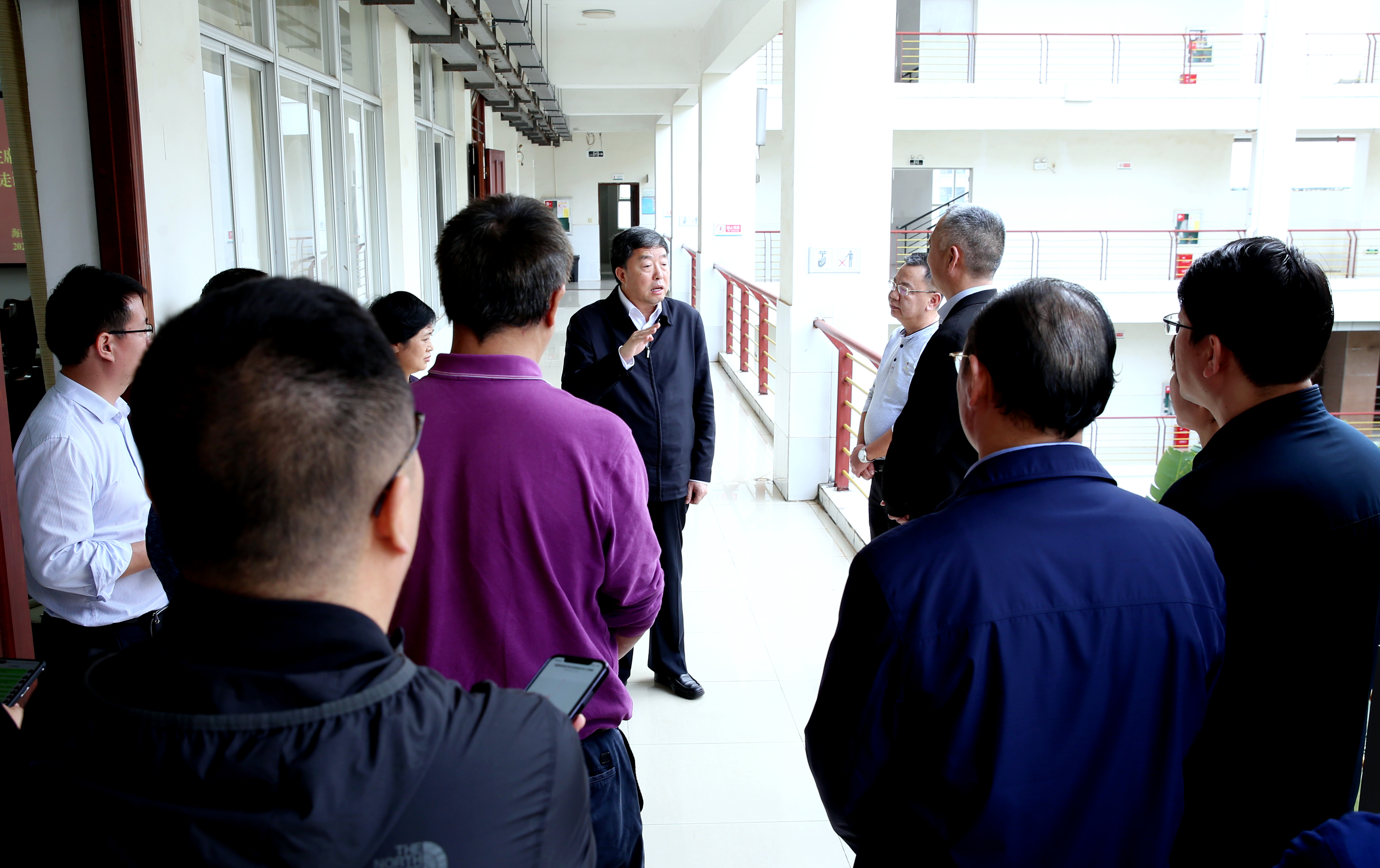 省政协主席毛万春到我校调研