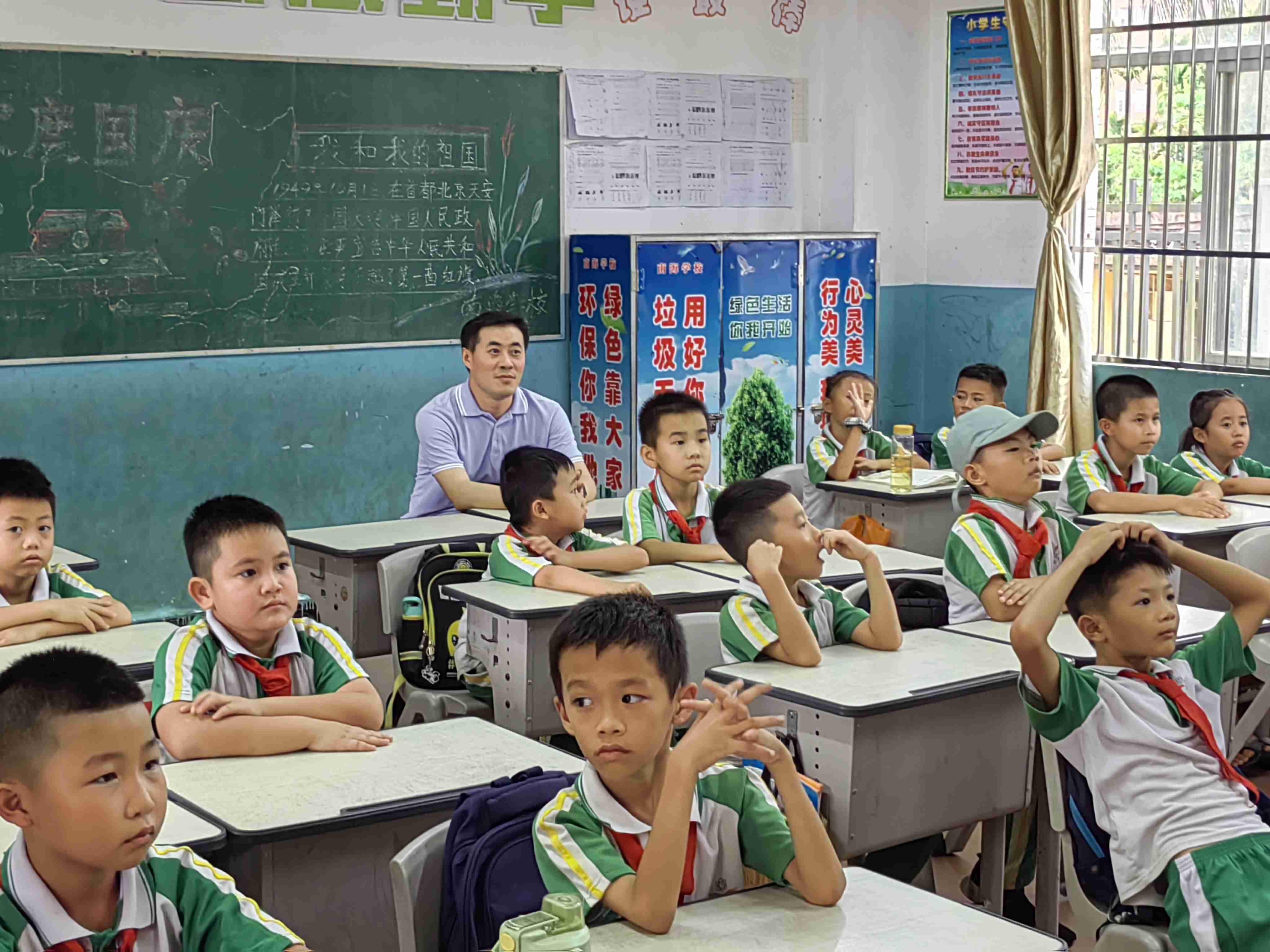 校领导到定安看望生命科学学院“三下乡”工作师生