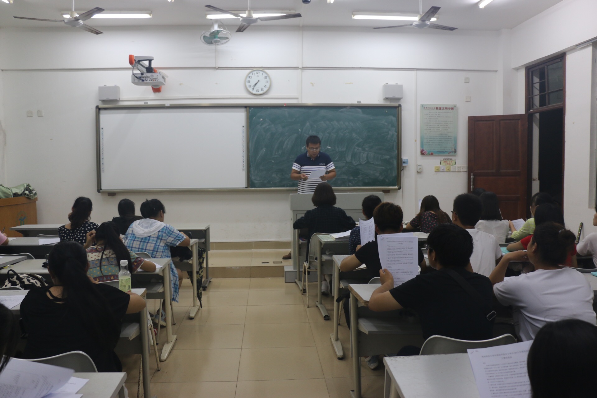 文明随我心  礼仪伴我身——外国语学院举办文明礼仪督导队工作会议