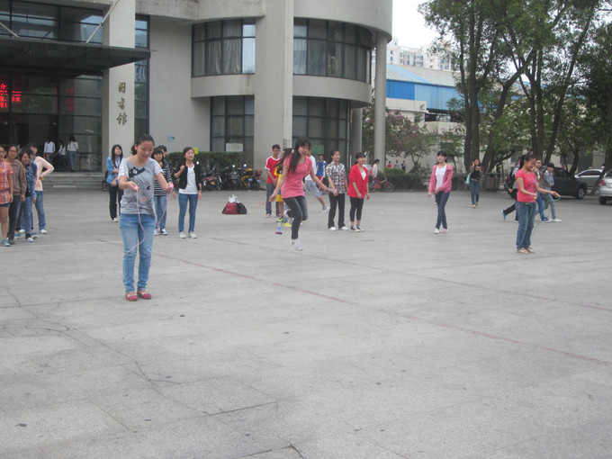 美丽的3.7——记初等教育学院女生节趣味活动