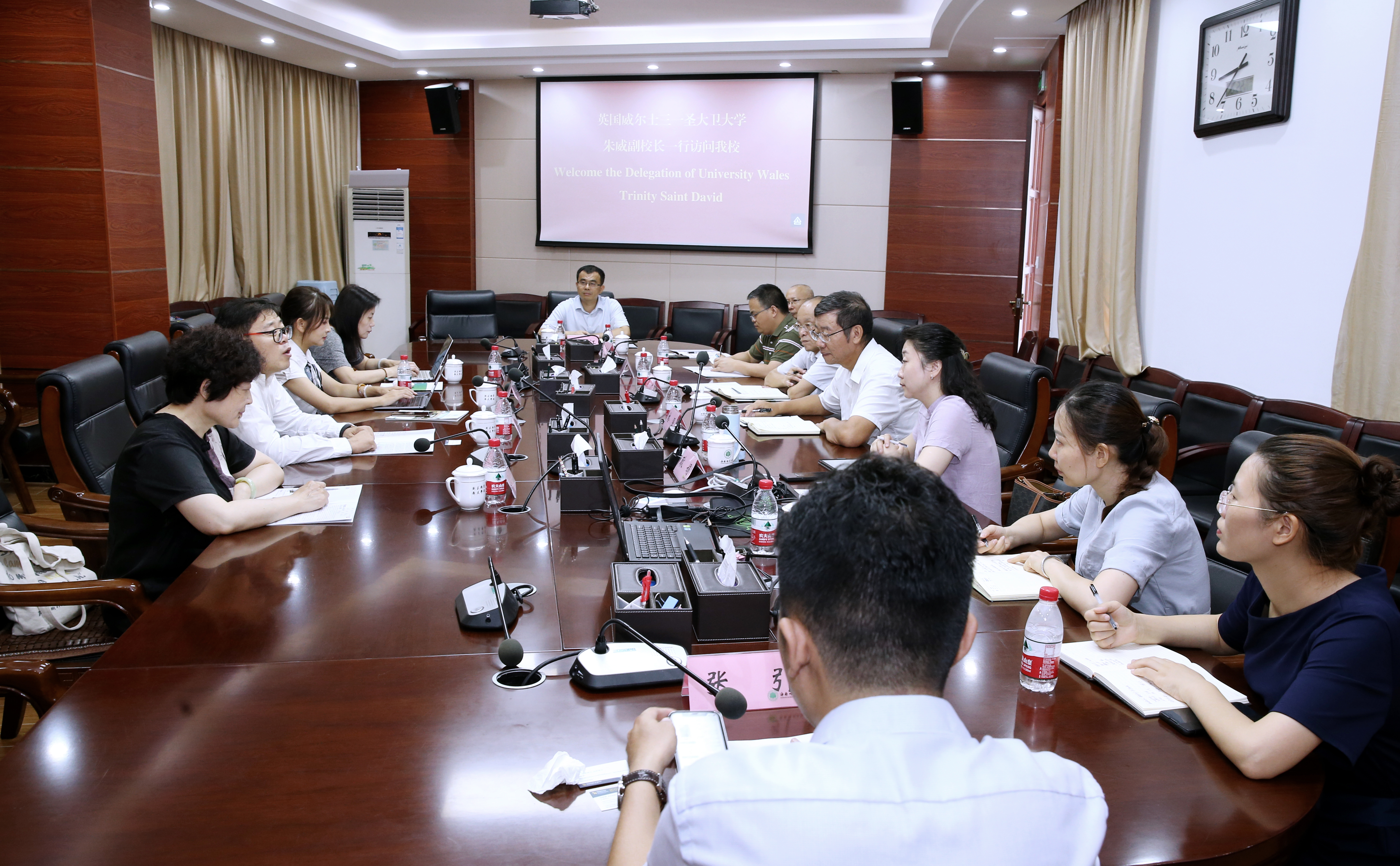 英国威尔士三一圣大卫大学副校长朱威一行访问我校